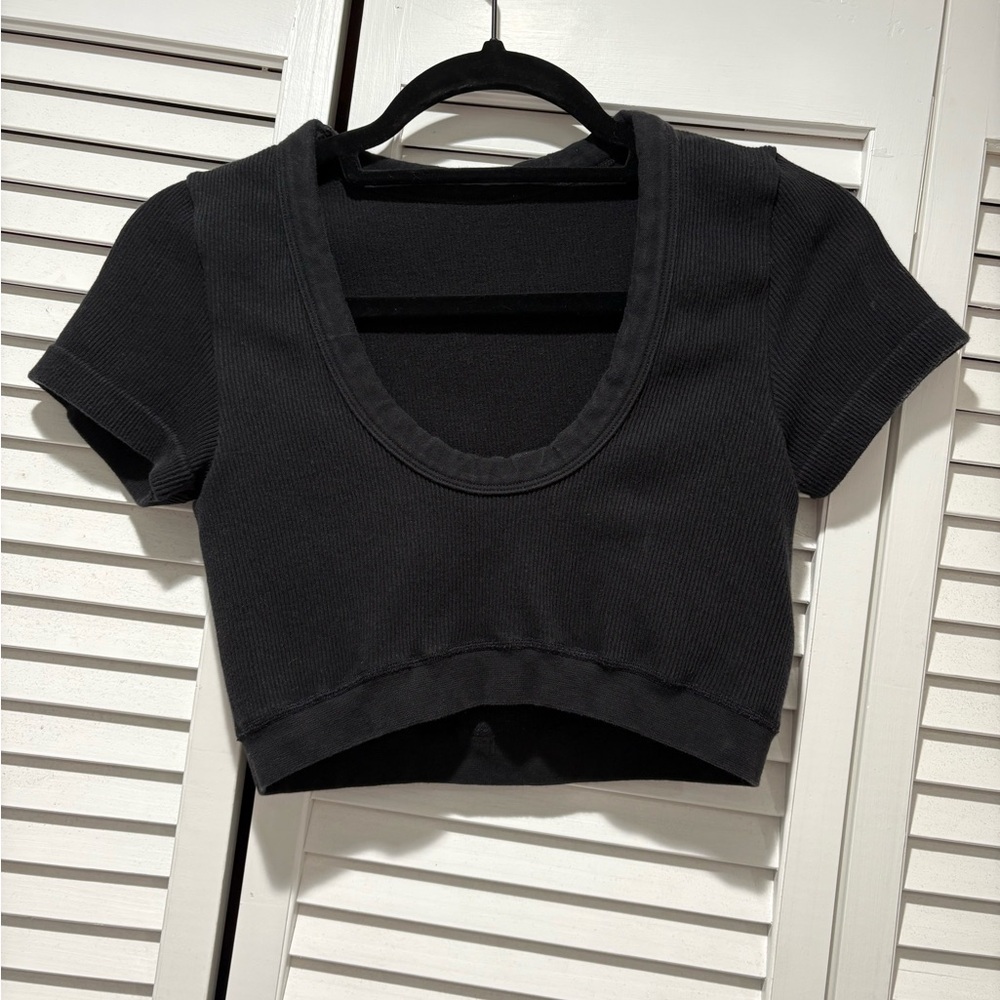 ALO Yoga Black Ribbed Crop Top